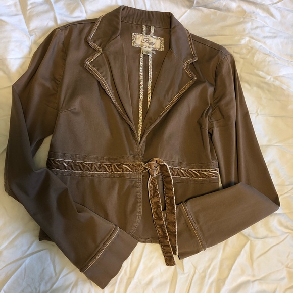 Blazer - Picture 1 of 2